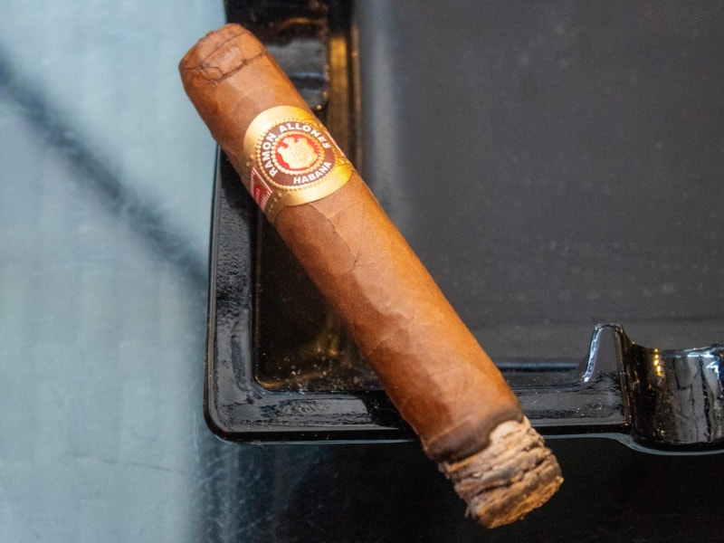 Hương vị tinh tế của Ramon Allones Small Club Corona
